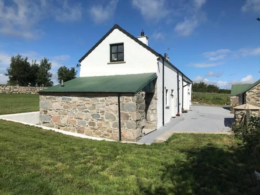 Mournes Family Cottage With Hot Tub Hilltown Esterno foto