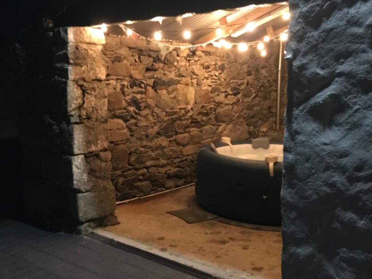 Mournes Family Cottage With Hot Tub Hilltown Esterno foto