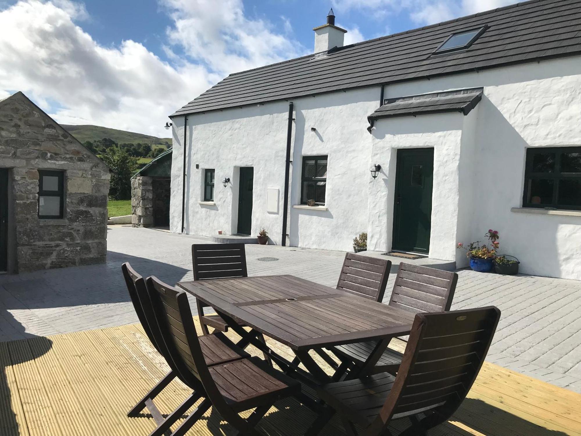 Mournes Family Cottage With Hot Tub Hilltown Esterno foto