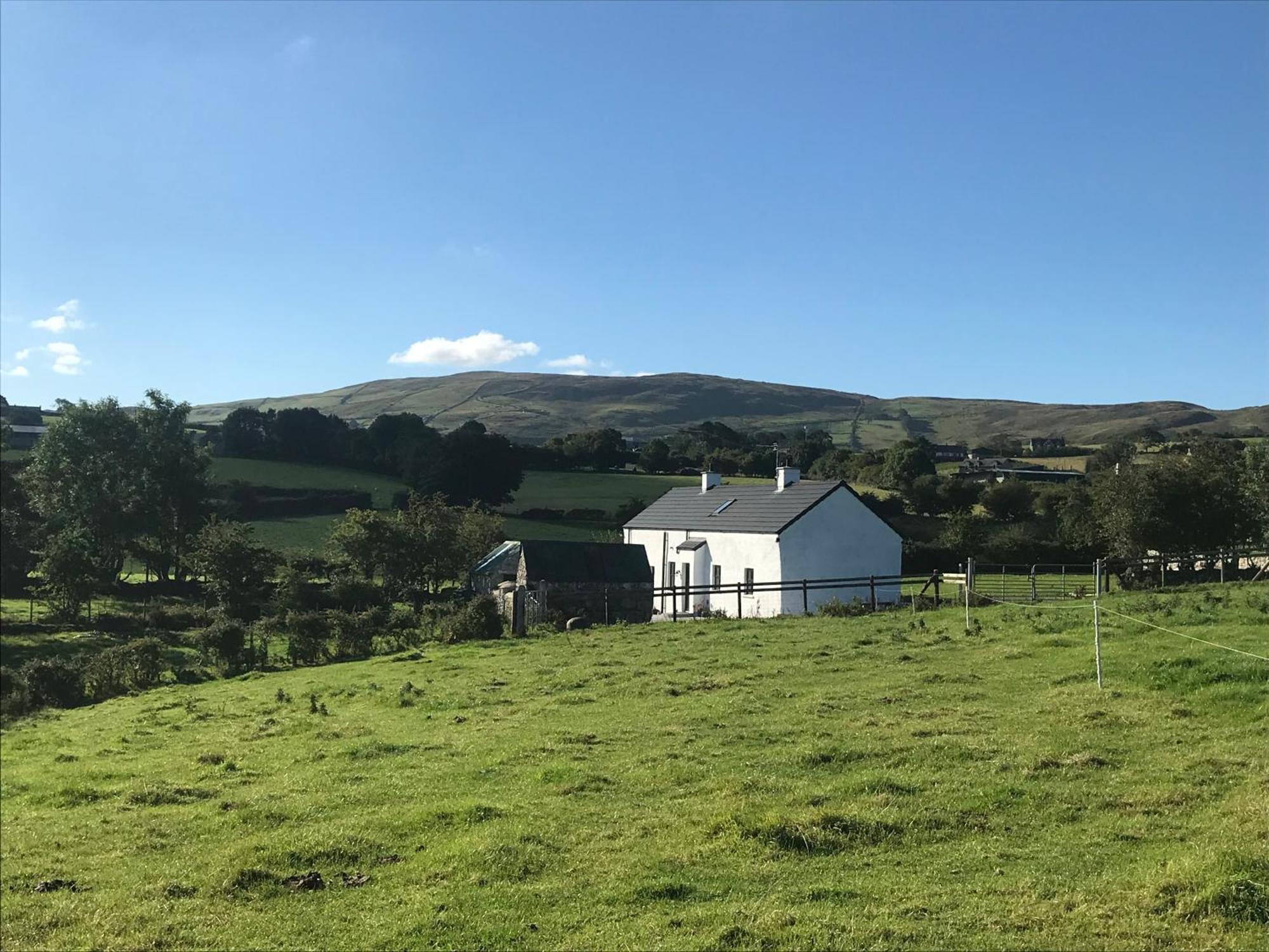 Mournes Family Cottage With Hot Tub Hilltown Esterno foto